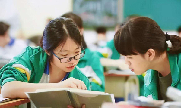 徐州某学校回应女学生月考6科霸榜：没有必要大惊小怪，她是如何做到的？