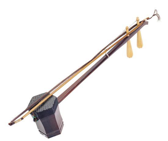 在古代人们把乐器分为丝和竹，哪一个指的是吹奏乐器？